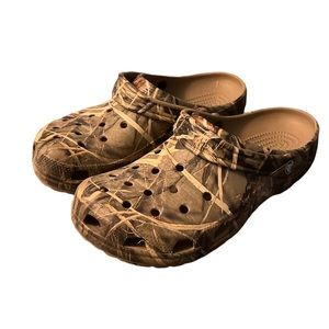 camo crocs